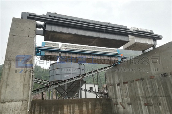 日回收兩千噸風(fēng)化砂的廂式壓濾設(shè)備真的實惠嗎