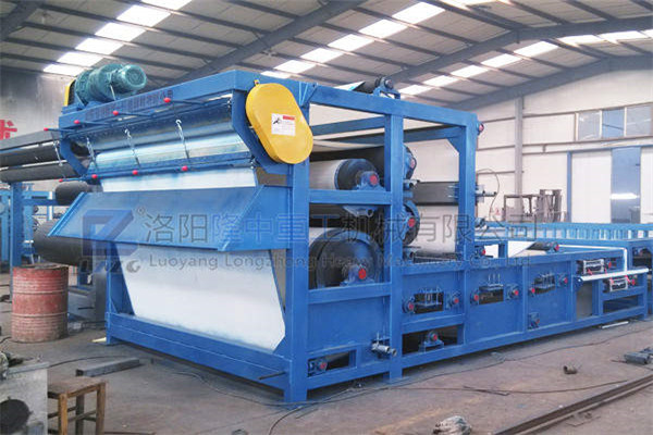 過環(huán)評帶式壓濾機多少錢一臺？靠譜廠家產(chǎn)品質(zhì)量好價格優(yōu)！