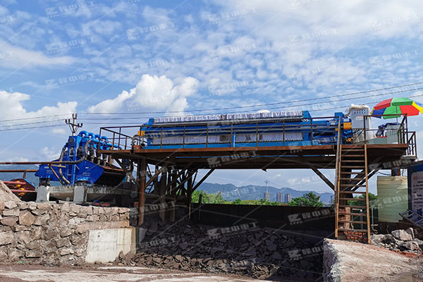 帶式壓濾機避免腐蝕的方法，污泥壓濾設(shè)備多少錢一臺？